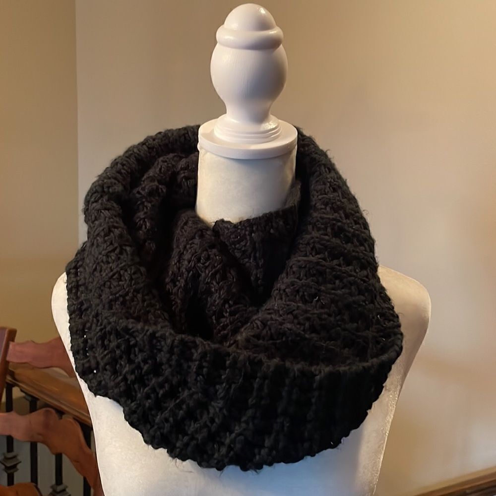 Gap Black Open Knit Short Infinity Scarf